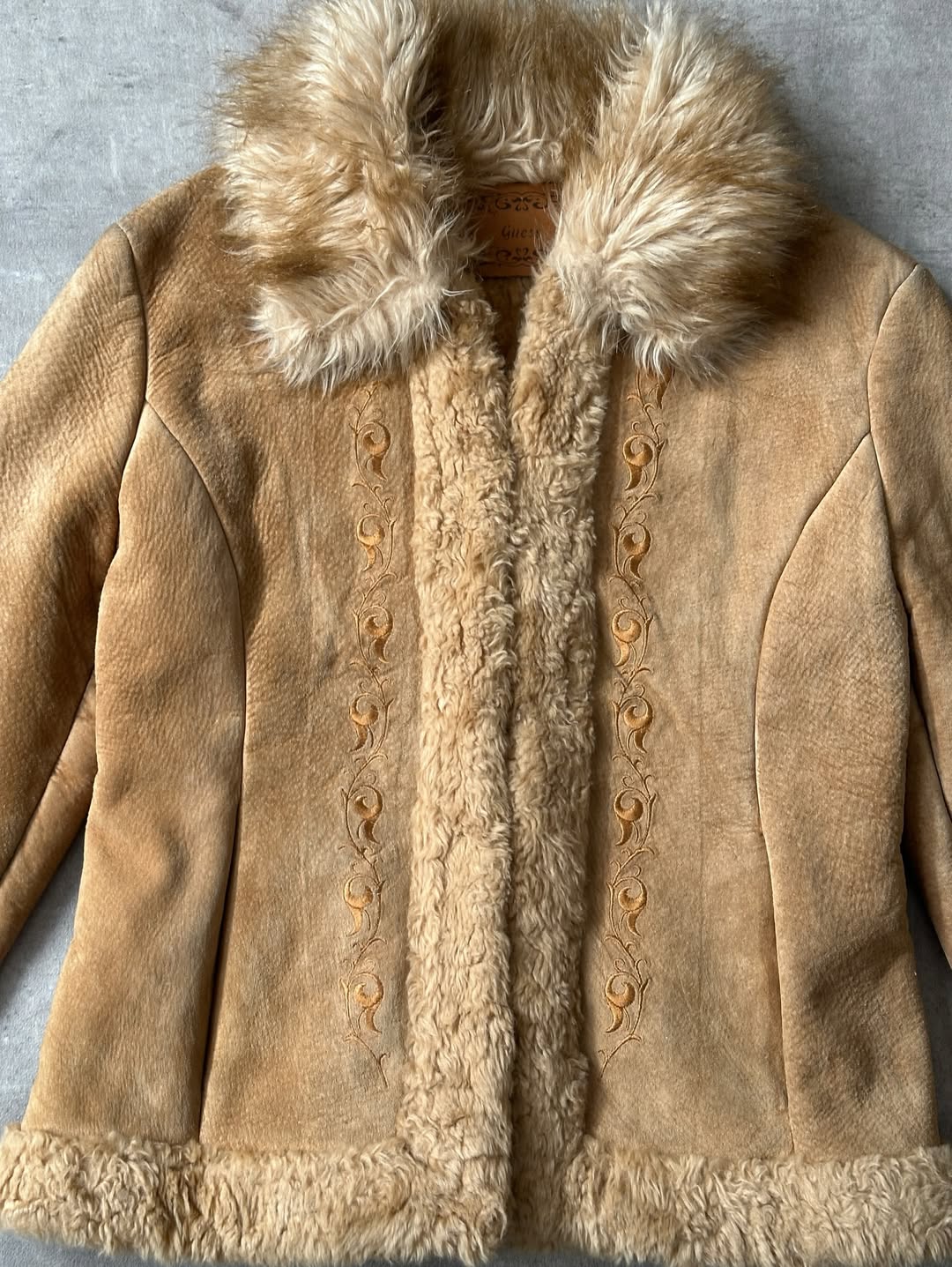Chamarra de Gamuza Guess - Forro Sherpa