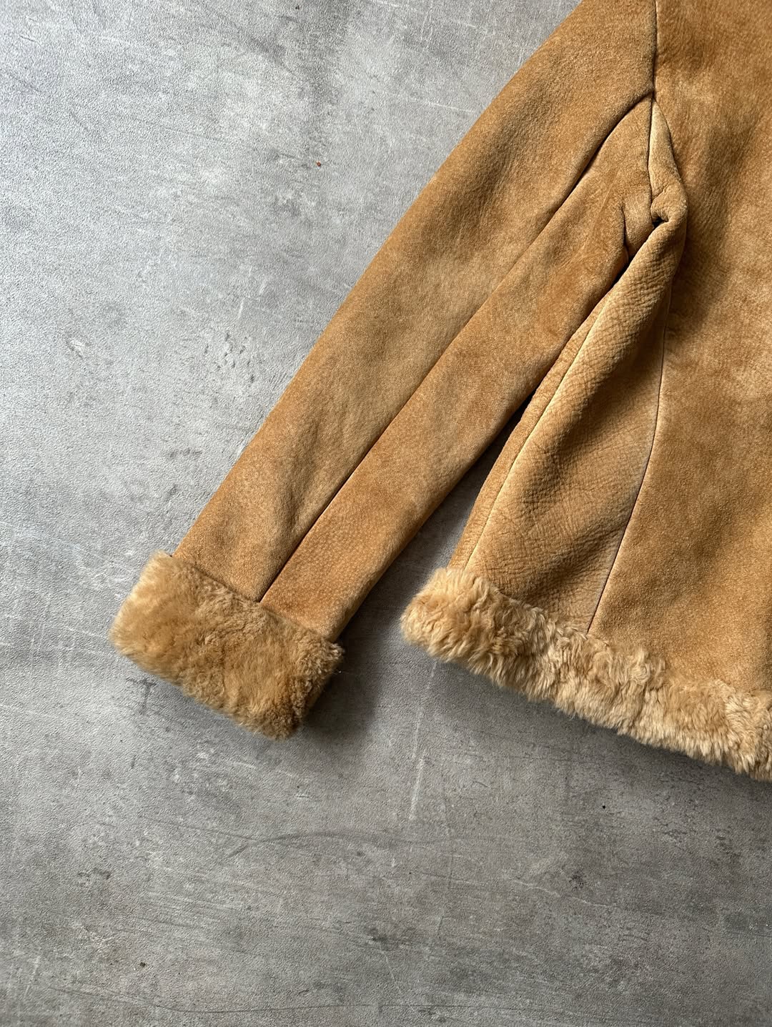 Chamarra de Gamuza Guess - Forro Sherpa