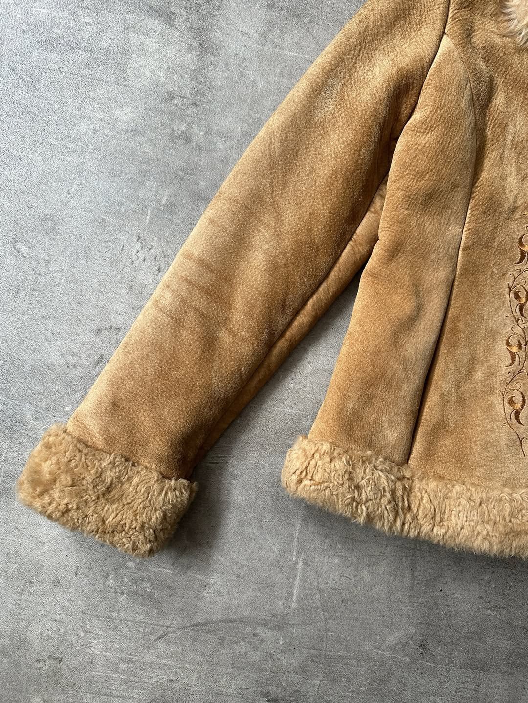 Chamarra de Gamuza Guess - Forro Sherpa