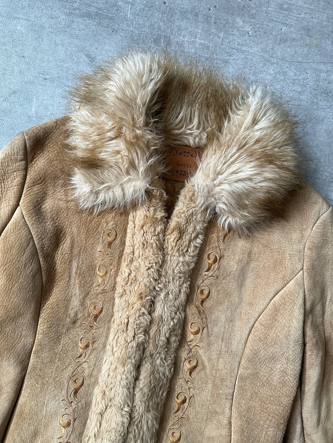 Chamarra de Gamuza Guess - Forro Sherpa
