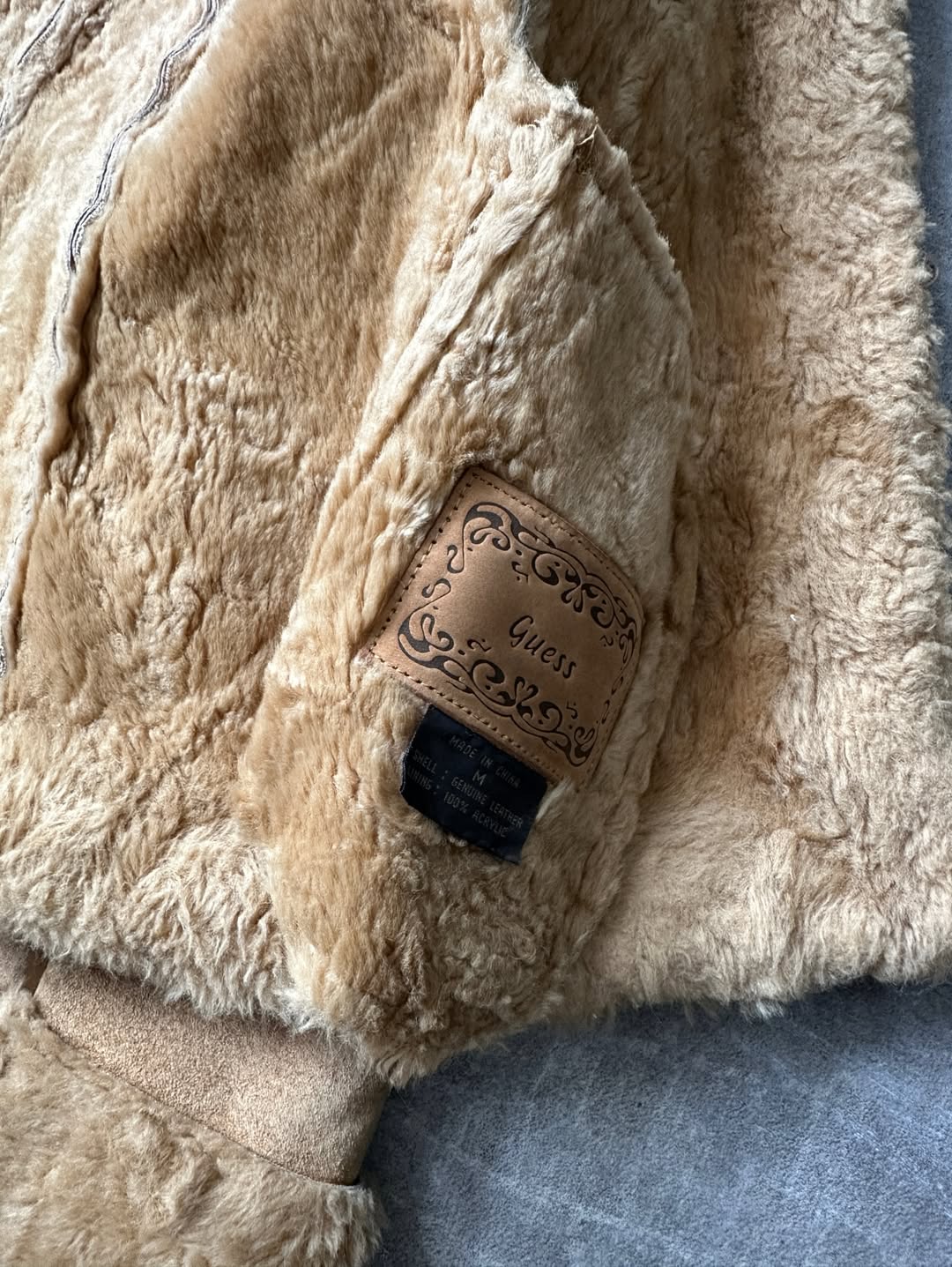 Chamarra de Gamuza Guess - Forro Sherpa