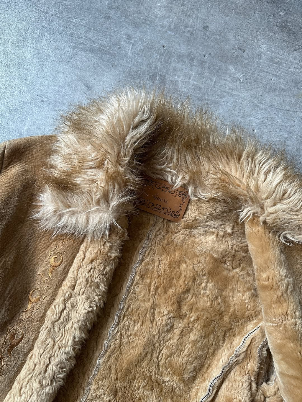 Chamarra de Gamuza Guess - Forro Sherpa