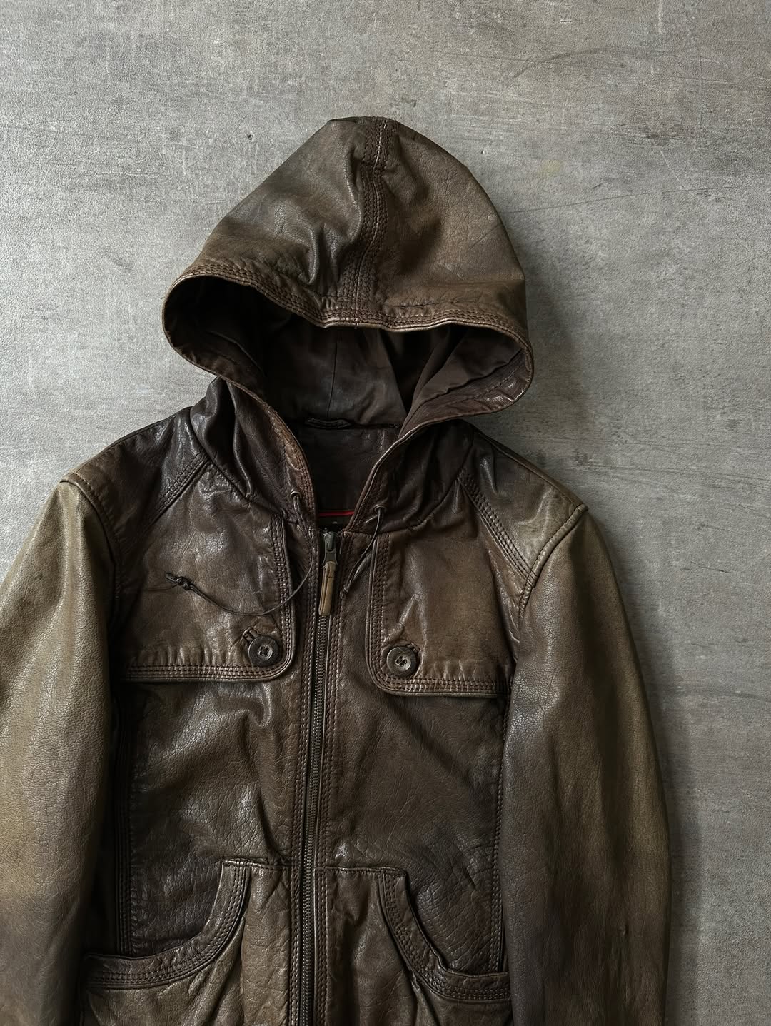 Hooded Leather Jacket - Acabado Brillante