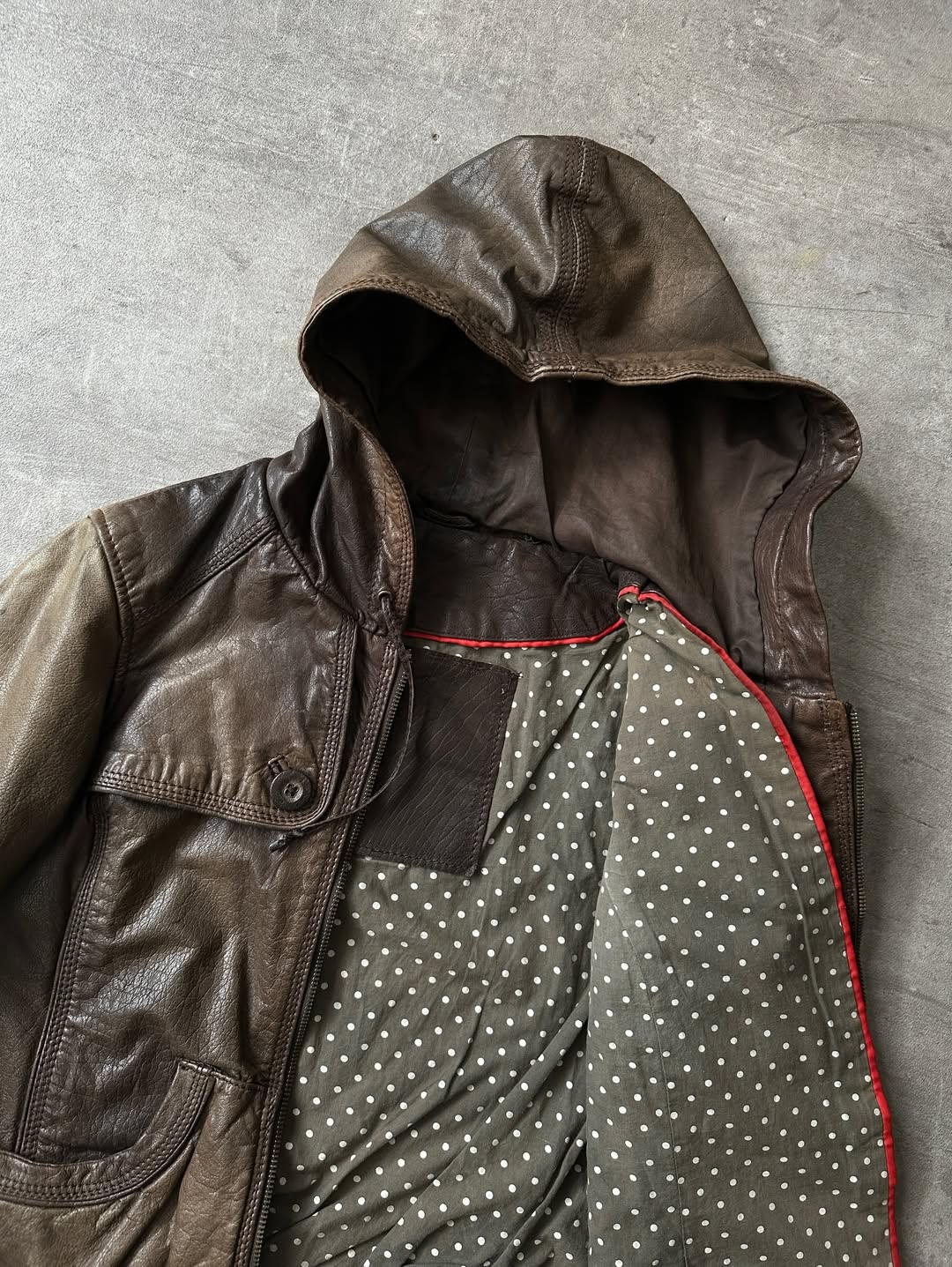 Hooded Leather Jacket - Acabado Brillante