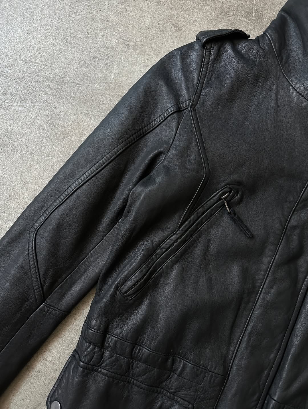 Chamarra de Piel Asimétrica - Zara
